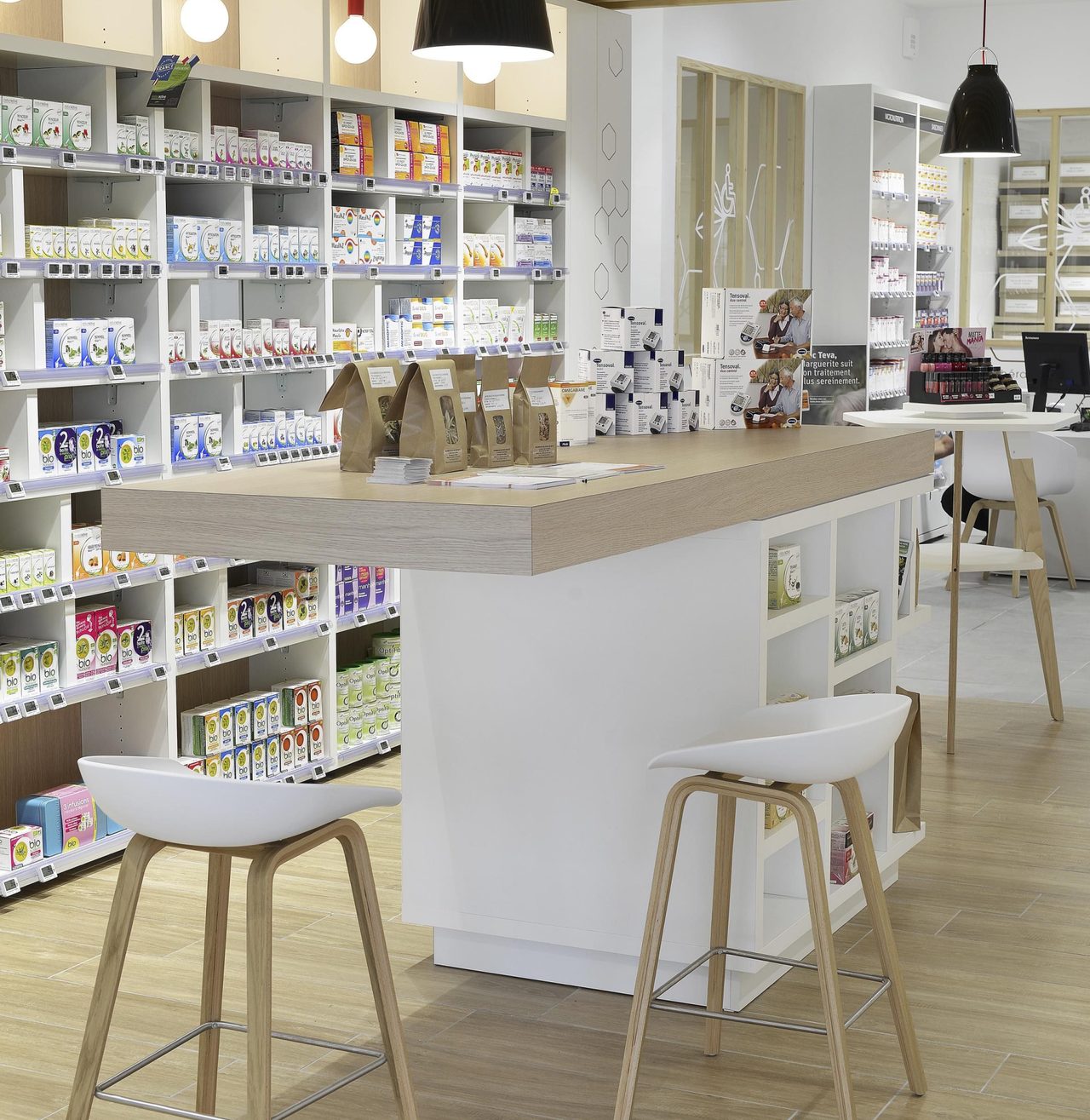 Interior de Farmacia Marc Ribas